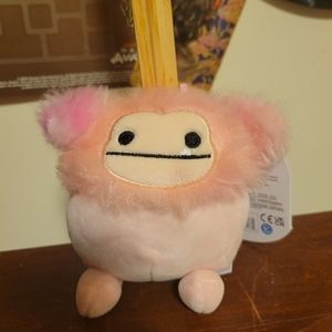 Caparinne squishmallow clip 3.5 inches bigfoot